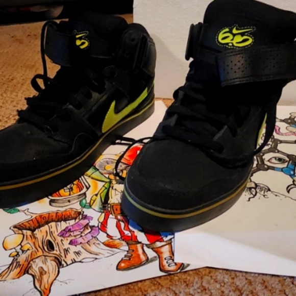 Nike Black and Lime Green High-Top Sneakers - Picture 1 of 5